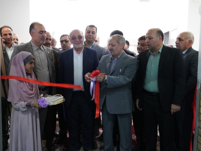 افتتاح نخستین سالن ورزشی دانش‌آموزان با نیازهای ویژۀ کشور در اصفهان با حضور وزیر/ کلنگ خوابگاه ۵۰۰ نفری دانش‌آموزی مجموعۀ ورزشی مادر به زمین زده شد