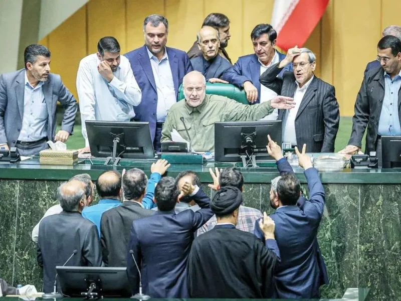 تندروها تنها شدند/ چرا نماینده‌ها در زمین سوپرانقلابی‎‌ها بازی نکردند