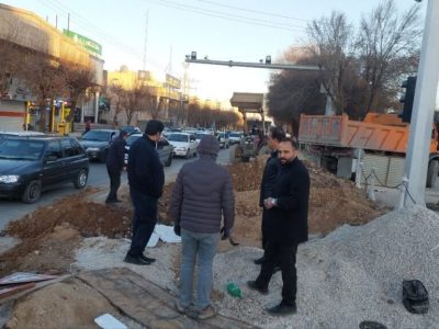 ادامه عملیات اصلاح شبکه فاضلاب بلوار امام خمینی شاهین شهر