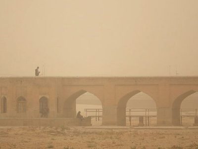 📌گرد و خاک عراقی تا دوشنبه اصفهان را فرا می‌گیرد