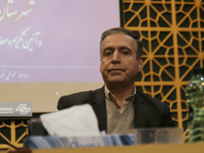 📌ابهام در آمار آلاینده‌های شاهین‌شهر؛ اسدی فرماندار از پاسخ به جزئیات انتشار گازهای سمی خودداری کرد