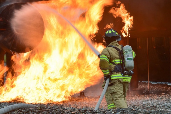 📌آتش‌نشانی شاهین‌شهر از سه حادثه خبر داد؛ از حریق پژو ۲۰۶ تا آتش‌سوزی گسترده کارگاه فایبرگلاس